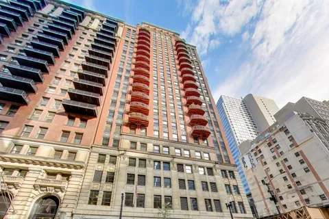 $310,000 | 208 West Washington Street, Unit 1913, Chicago, IL 60606