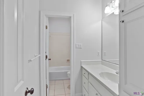 $440,000 | 37237 Lakeshore Avenue, Prairieville, LA 70769