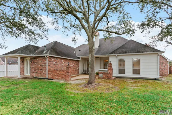 $440,000 | 37237 Lakeshore Avenue, Prairieville, LA 70769