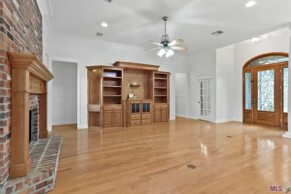 $440,000 | 37237 Lakeshore Avenue, Prairieville, LA 70769