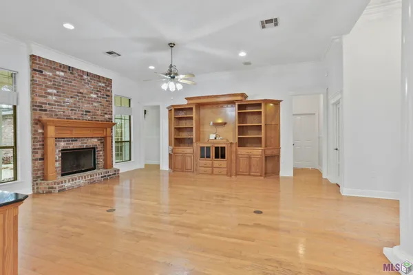 $440,000 | 37237 Lakeshore Avenue, Prairieville, LA 70769