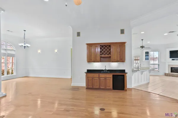 $440,000 | 37237 Lakeshore Avenue, Prairieville, LA 70769