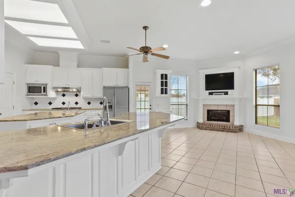 $440,000 | 37237 Lakeshore Avenue, Prairieville, LA 70769