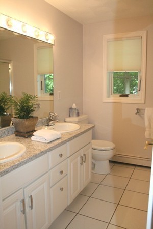 9 Laurel Road Lynnfield, MA 01940 - Photo 14 of 26 Gallery Image 14