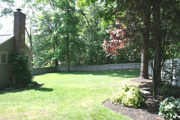 9 Laurel Road Lynnfield, MA 01940 - Photo 23 of 26 Gallery Image 23