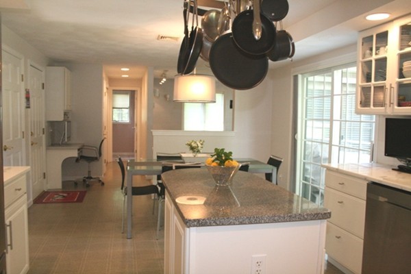 9 Laurel Road Lynnfield, MA 01940 - Photo 3 of 26 Gallery Image 3