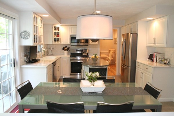 9 Laurel Road Lynnfield, MA 01940 - Photo 4 of 26 Gallery Image 4