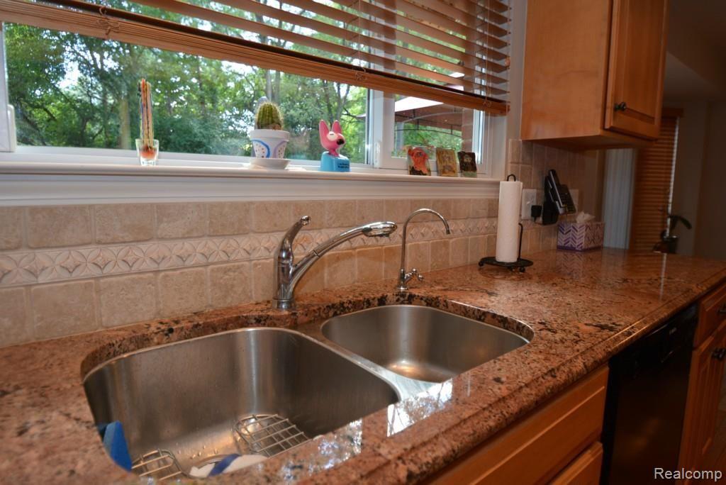 2551 Jackson Drive Rochester, MI 48309 - Photo 50 of 93 DSC_9645.jpg