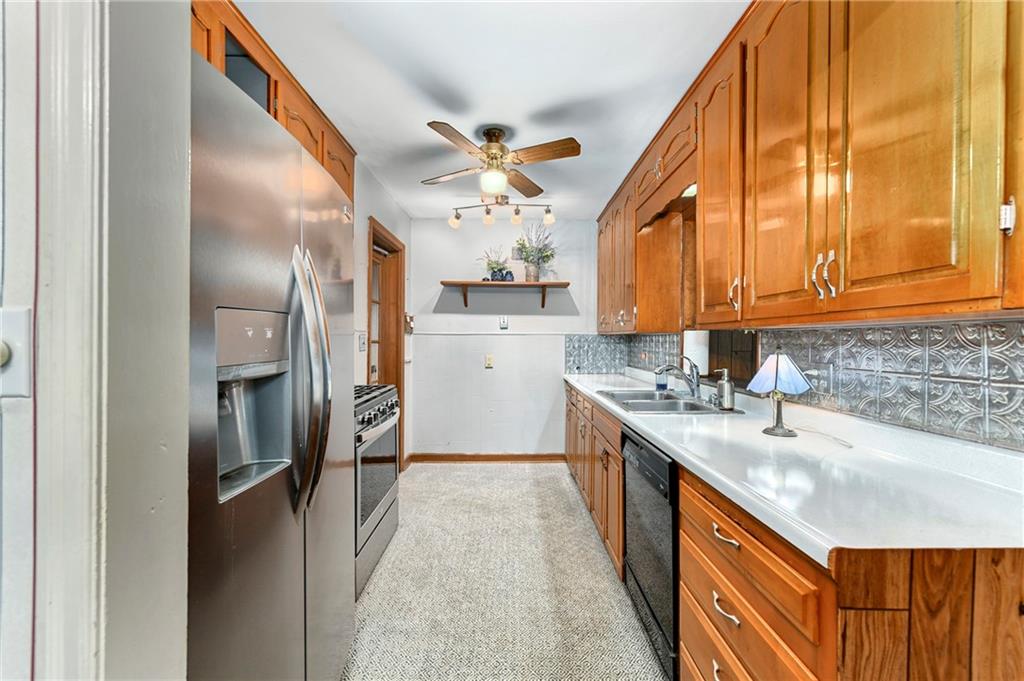 5327 Outlook Street Mission, KS 66202 - Photo 11 of 47