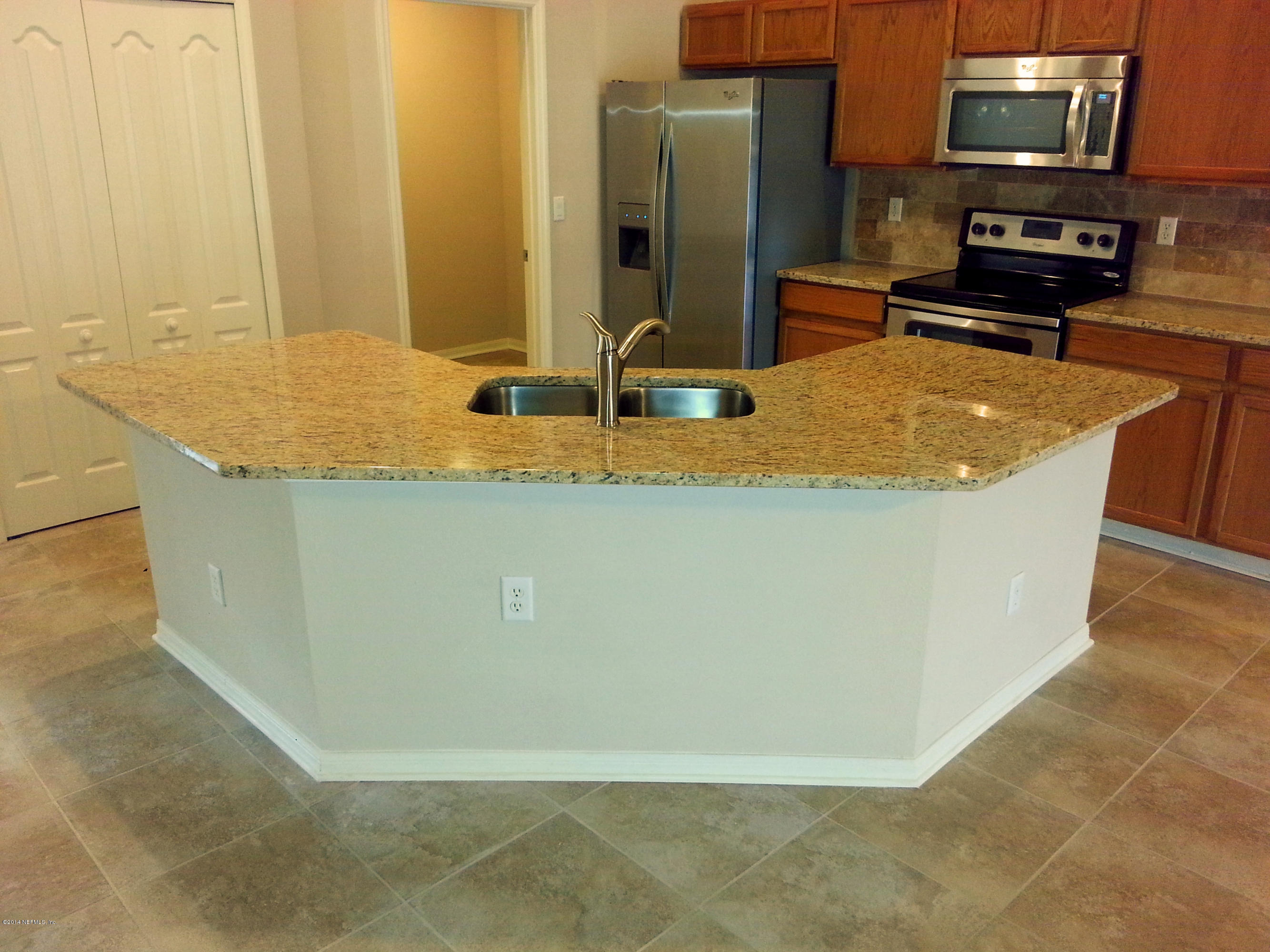 10198 Rising Mist Lane Jacksonville, FL 32221 - Photo 4 of 19 BREAKFAST BAR VIEW 1