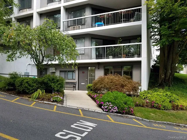 $2,700 | 300 High Point Drive, Unit 209, Hartsdale, NY 10530