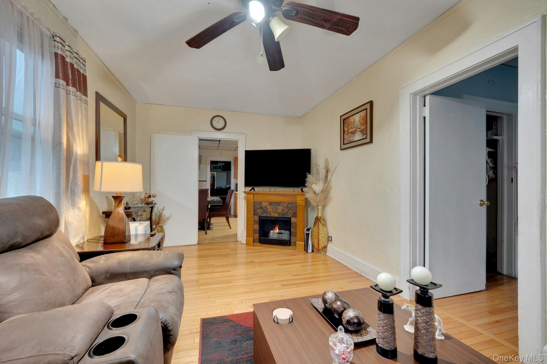 26 4th Street New Rochelle, NY 10801 - Photo 21 of 26 Third Floor Living Room
