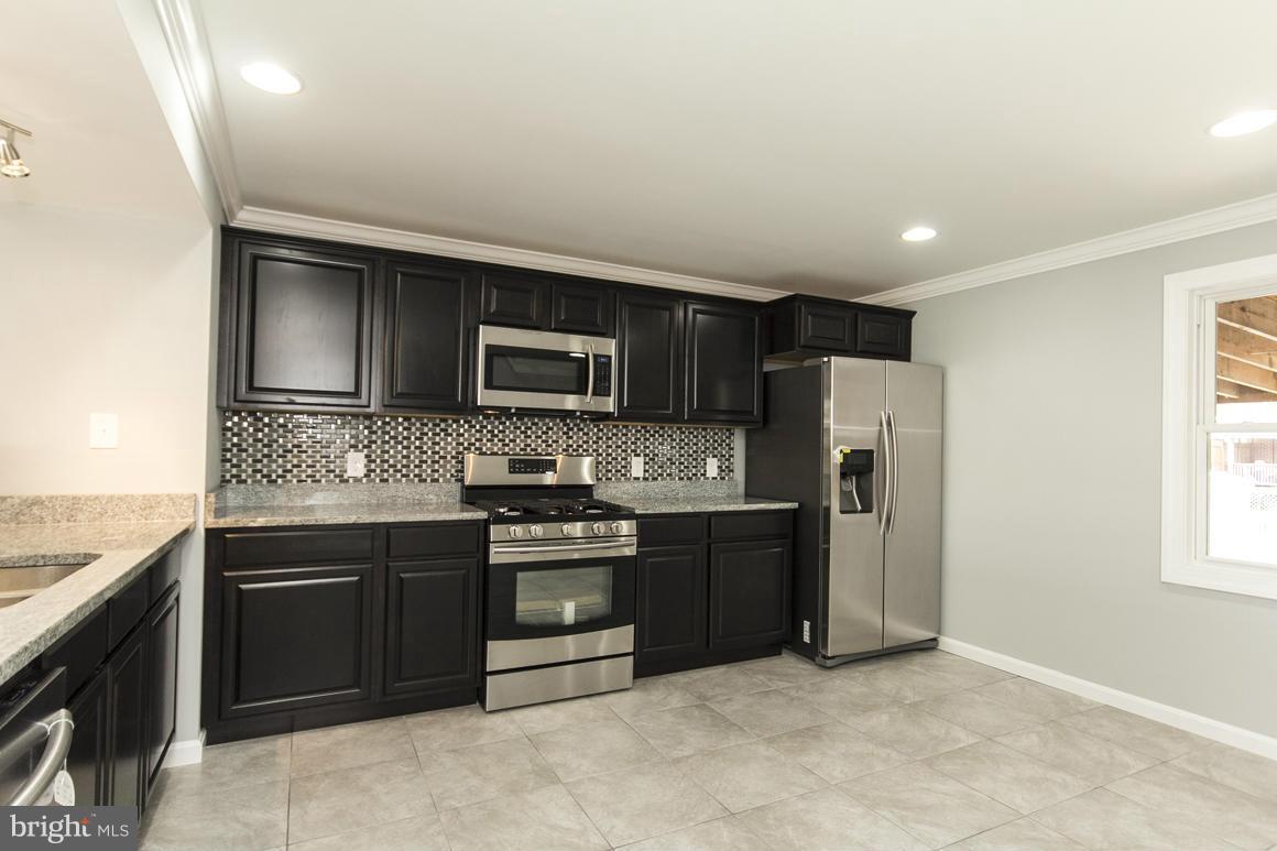 8135 Del Haven Road Baltimore, MD 21222 - Photo 2 of 24 Kitchen