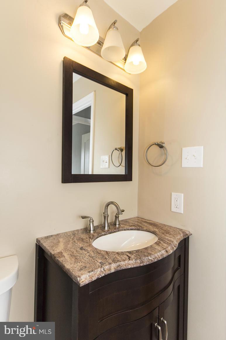 8135 Del Haven Road Baltimore, MD 21222 - Photo 11 of 24 Bath