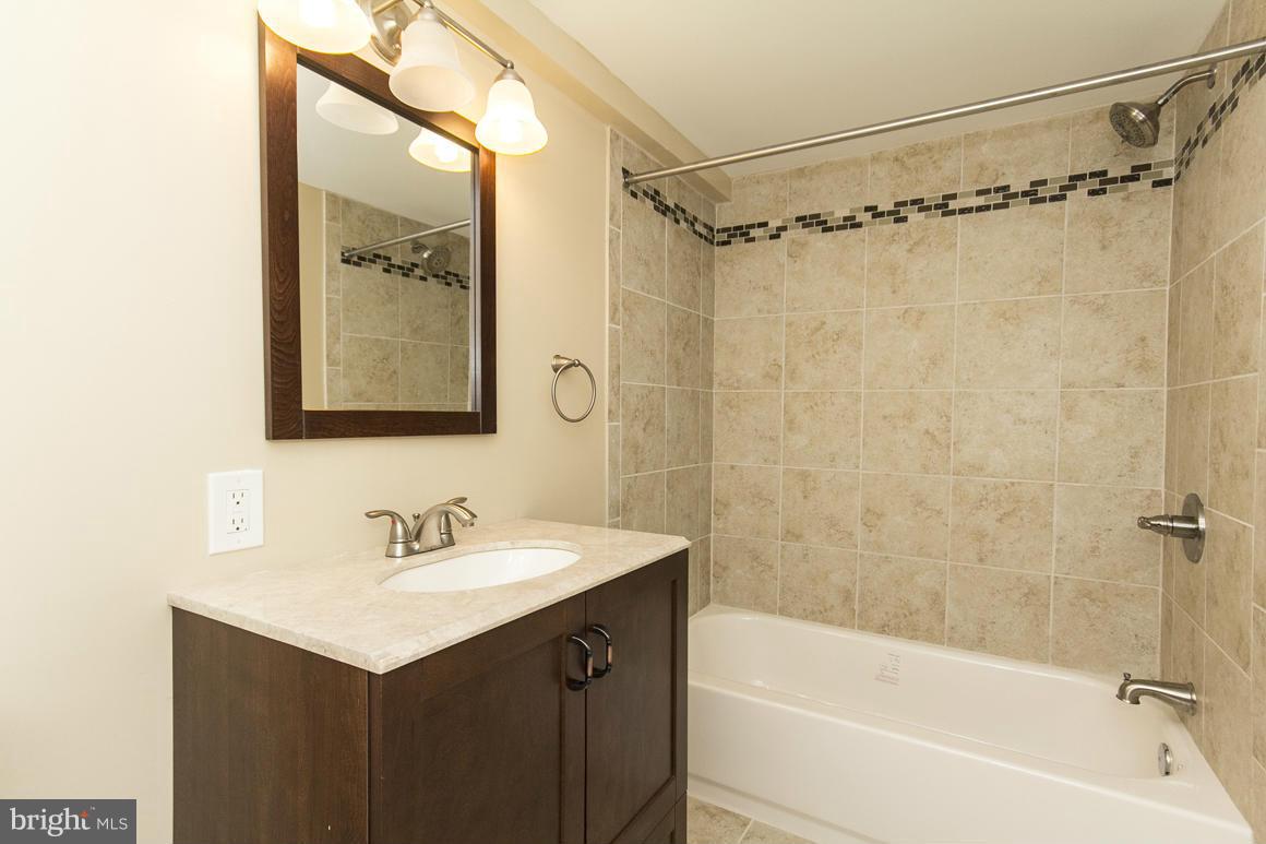 8135 Del Haven Road Baltimore, MD 21222 - Photo 16 of 24 Bath