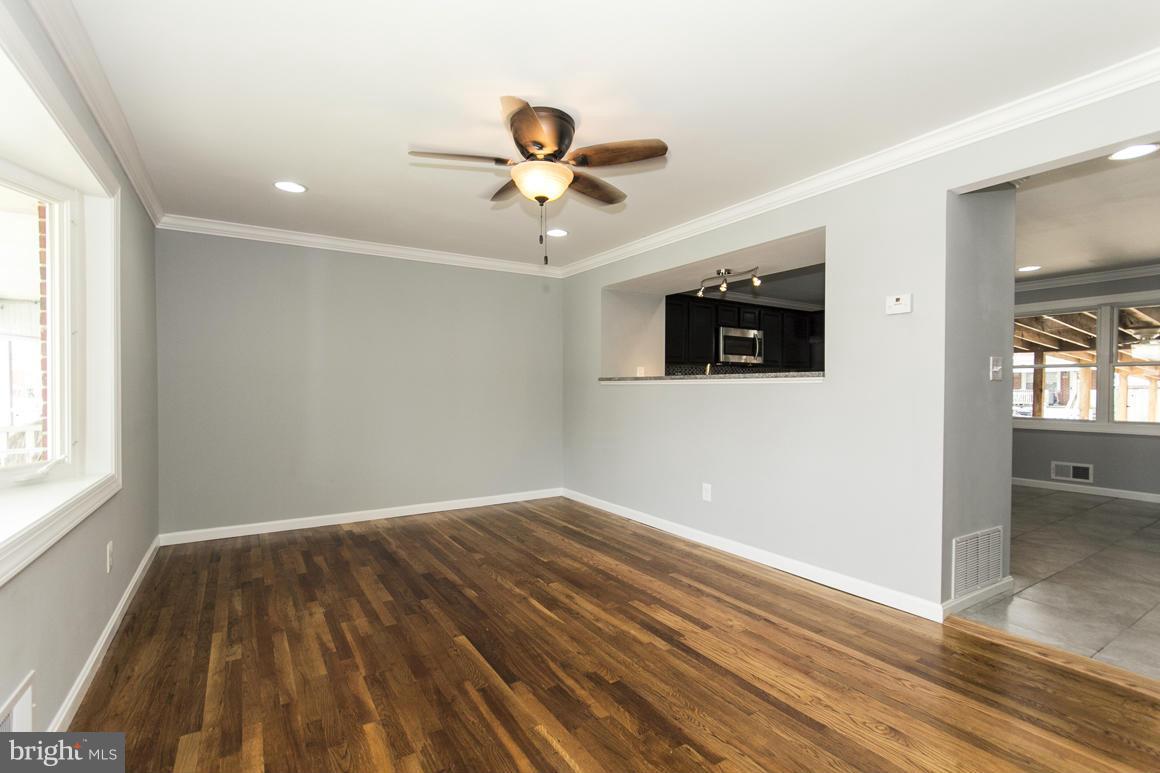 8135 Del Haven Road Baltimore, MD 21222 - Photo 7 of 24 Family Room
