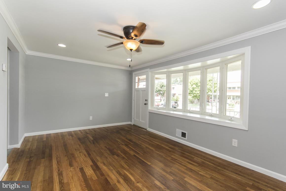 8135 Del Haven Road Baltimore, MD 21222 - Photo 10 of 24 Family Room