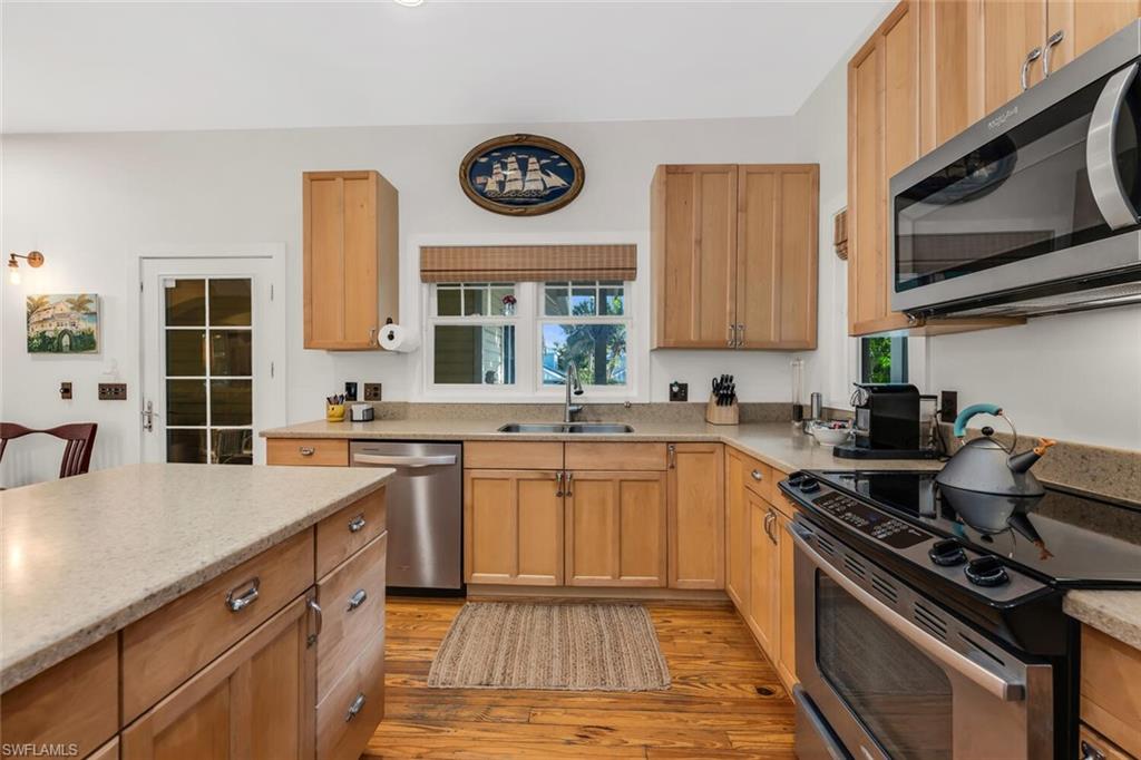 756 8th Avenue South Naples, FL 34102 - Photo 10 of 24 Kitchen