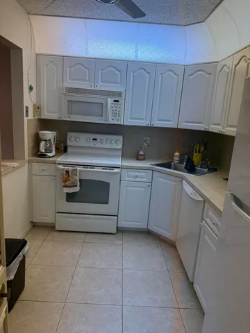 $1,450 | 133 Lake Pine Circle, Unit B1, Greenacres, FL 33463