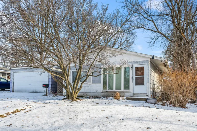 $200,000 | 969 Berkley Street, Carpentersville, IL 60110