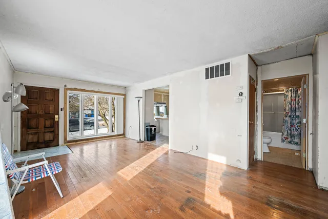 $200,000 | 969 Berkley Street, Carpentersville, IL 60110