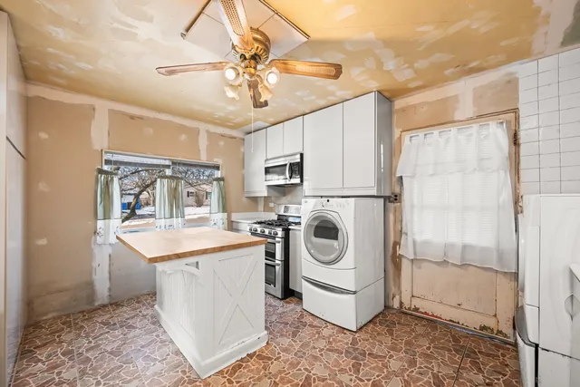 $200,000 | 969 Berkley Street, Carpentersville, IL 60110