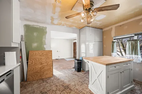 $200,000 | 969 Berkley Street, Carpentersville, IL 60110