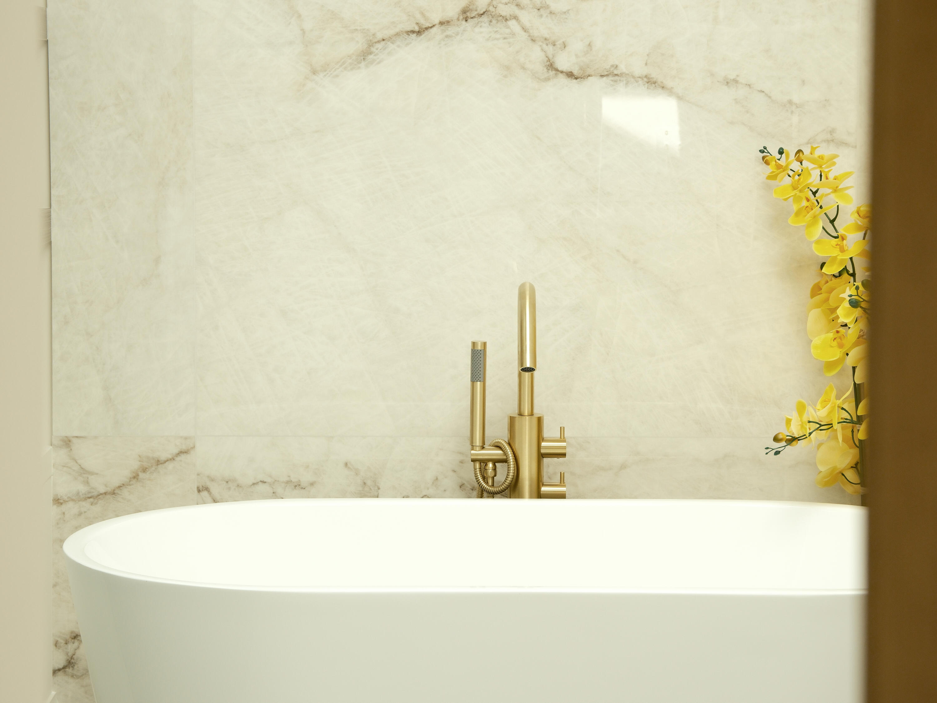 1017 Tamarind Road Delray Beach, FL 33483 - Photo 34 of 54 a bathroom with a bathtub