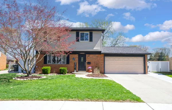 $325,000 | 38202 Tottenham Road, Sterling Heights, MI 48312