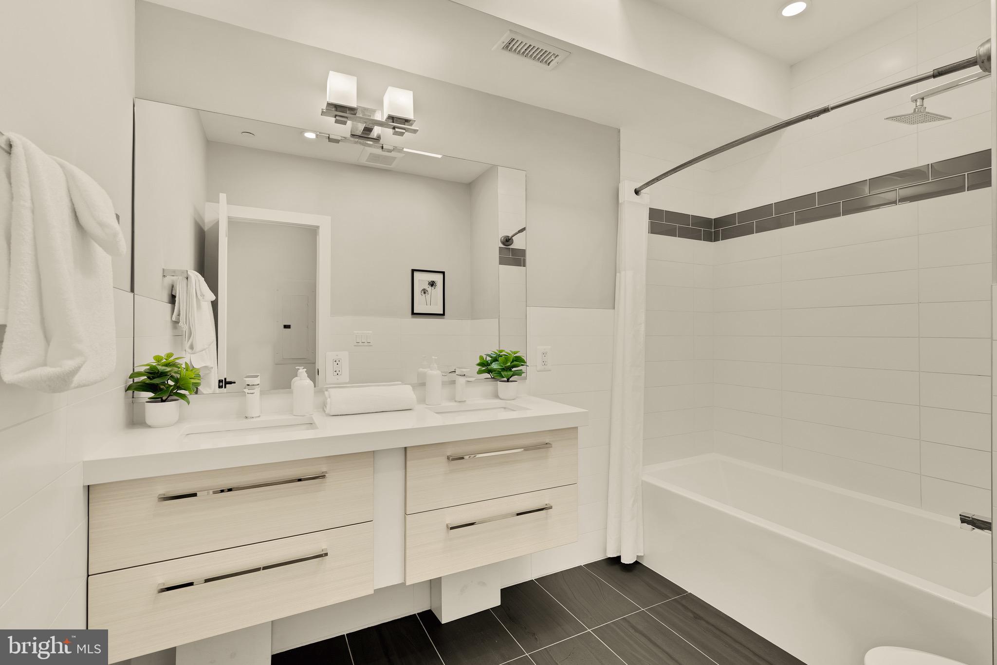 1337 K Street Southeast, Unit PH3 Washington, DC 20003 - Photo 18 of 29