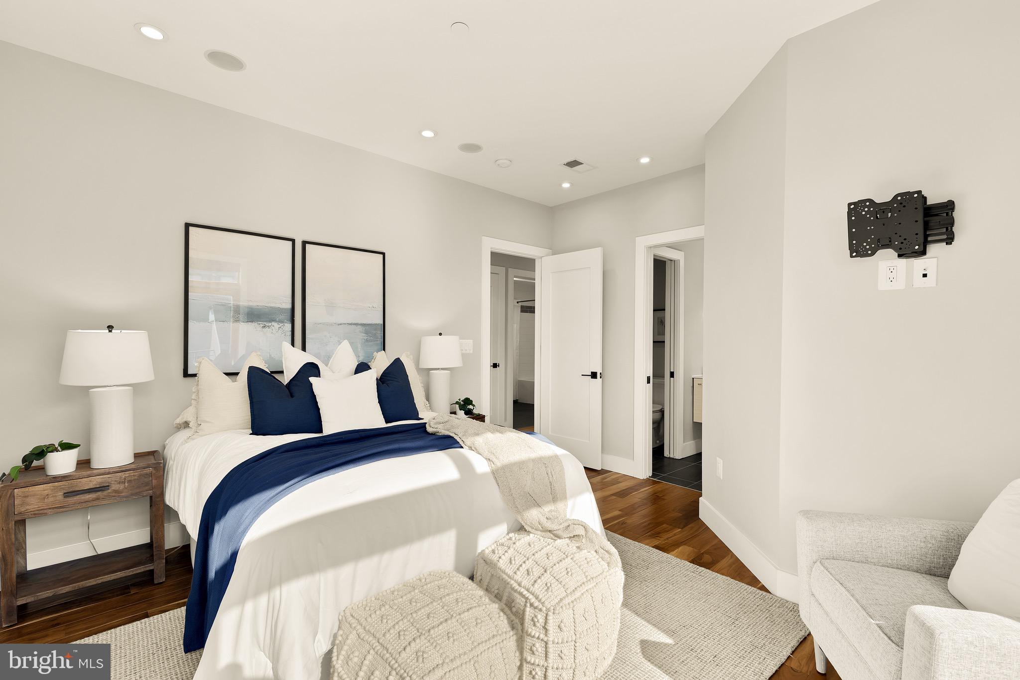 1337 K Street Southeast, Unit PH3 Washington, DC 20003 - Photo 24 of 29