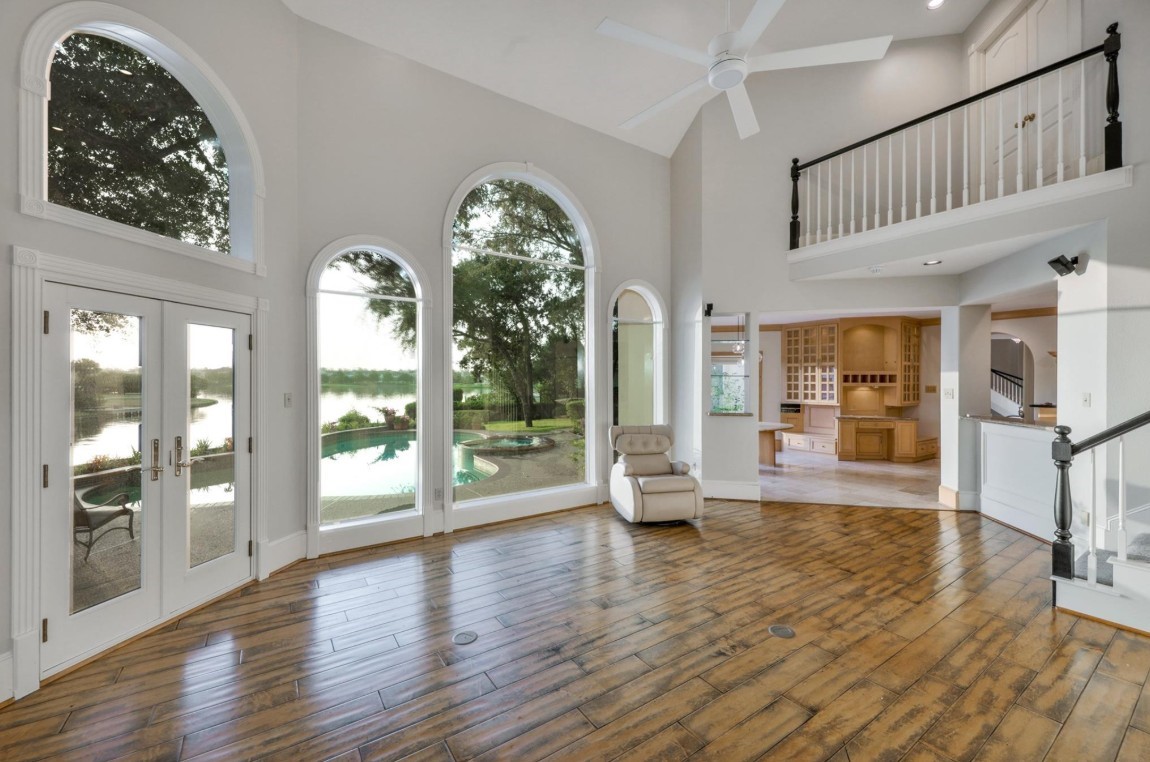 35 West Isle Place The Woodlands, TX 77381 - Photo 33 of 45 Grand living area with arched windows, and abundant natural light.