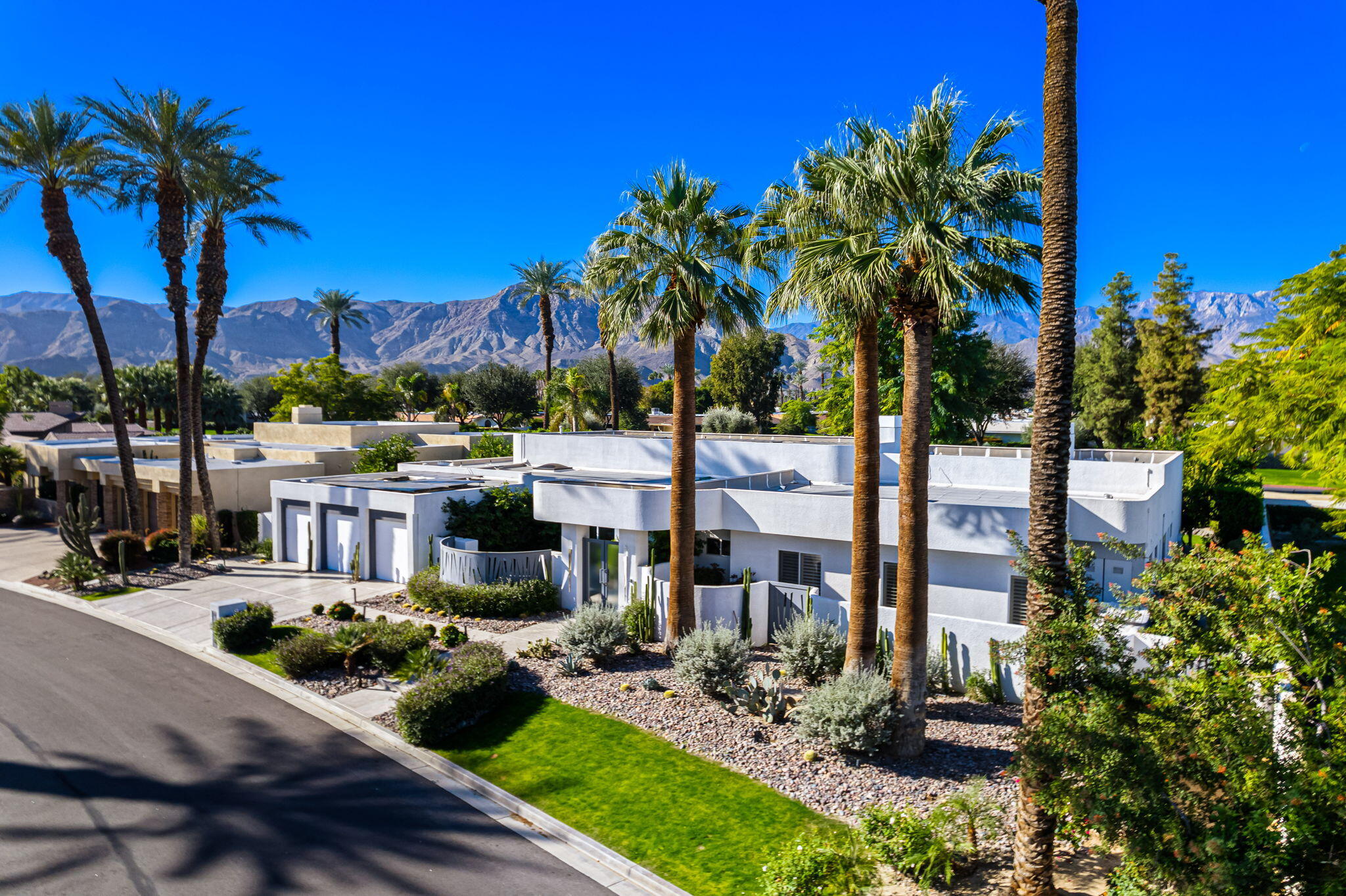 105 Waterford Circle Rancho Mirage, CA 92270 - Photo 4 of 76 105 Waterford Circle