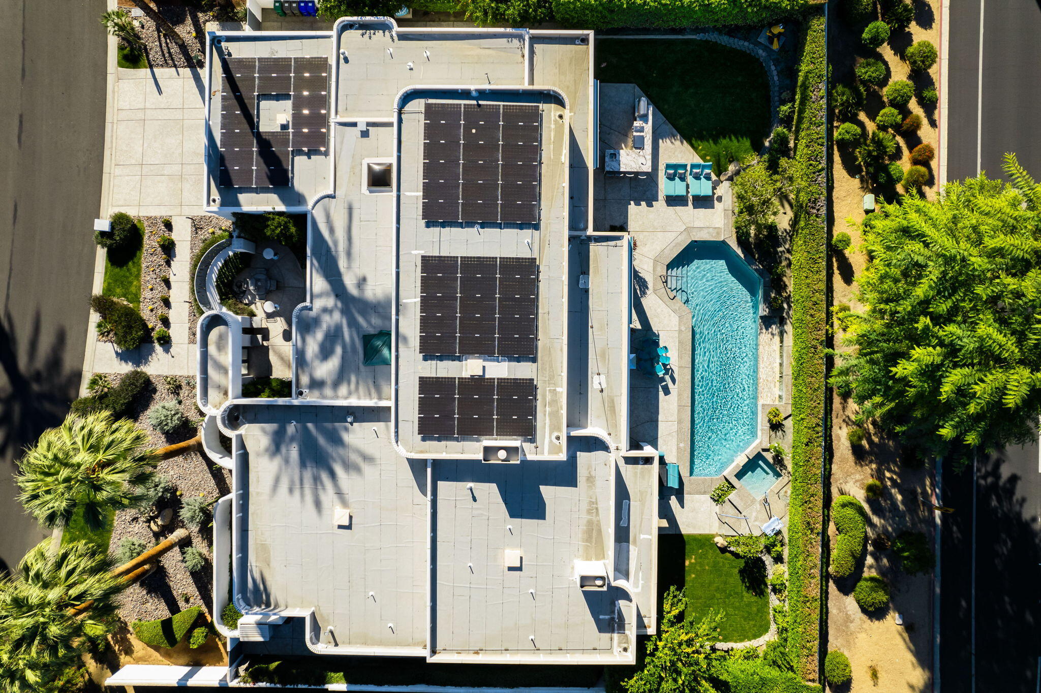 105 Waterford Circle Rancho Mirage, CA 92270 - Photo 5 of 76 a view of entryway and hall with wooden floor