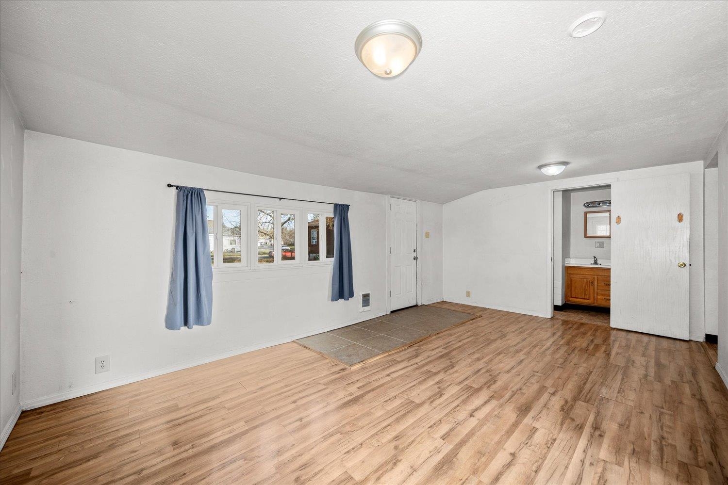 1507 West Chelan Avenue Spokane, WA 99205 - Photo 4 of 20