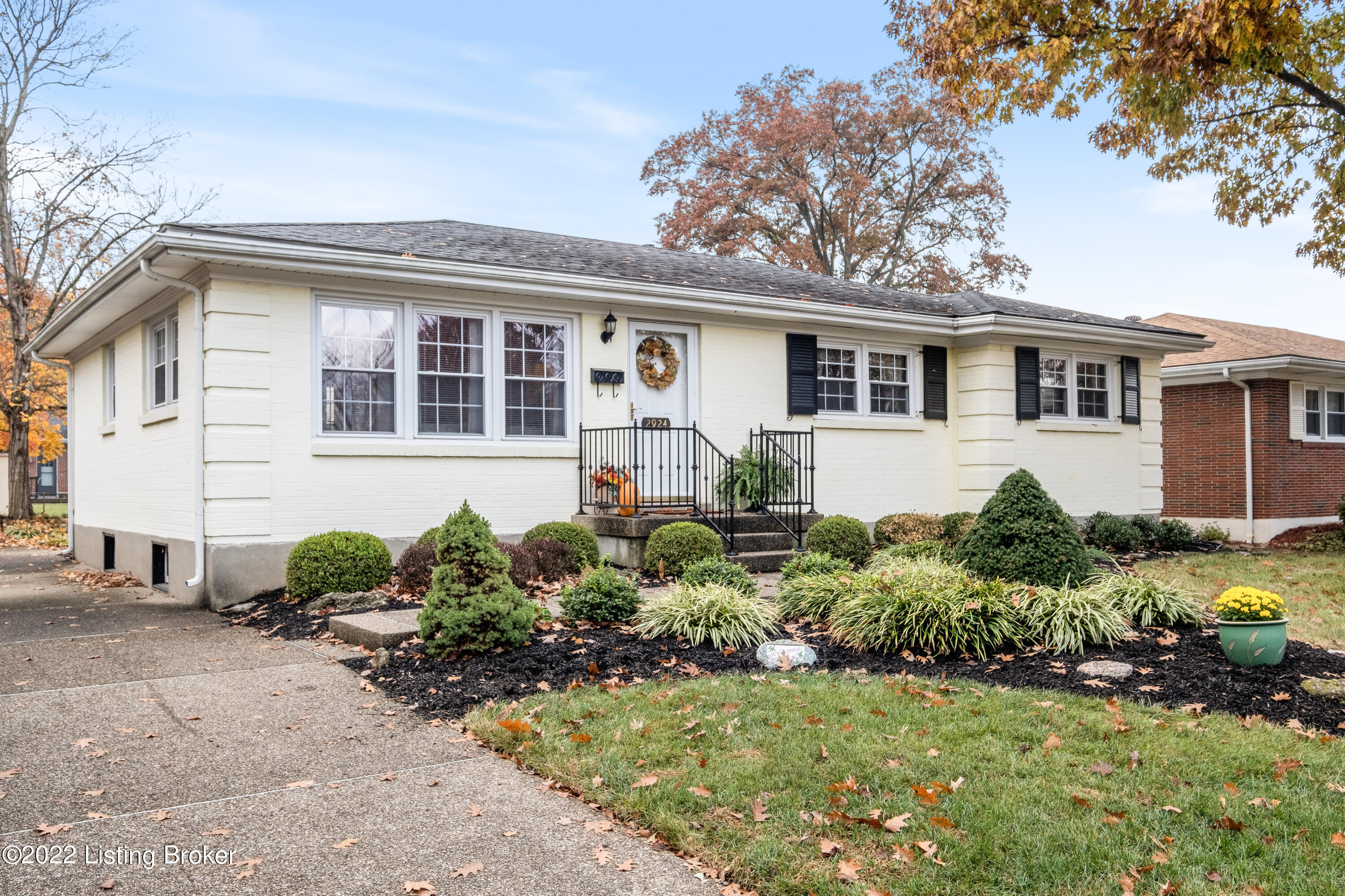 2924 Sheldon Road Louisville, KY 40218 - Photo 2 of 38 2924 Sheldon Rd-3