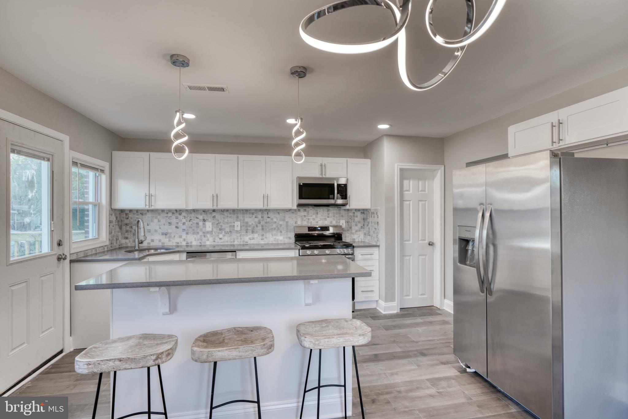 3901 Flowerton Road Baltimore, MD 21229 - Photo 2 of 33