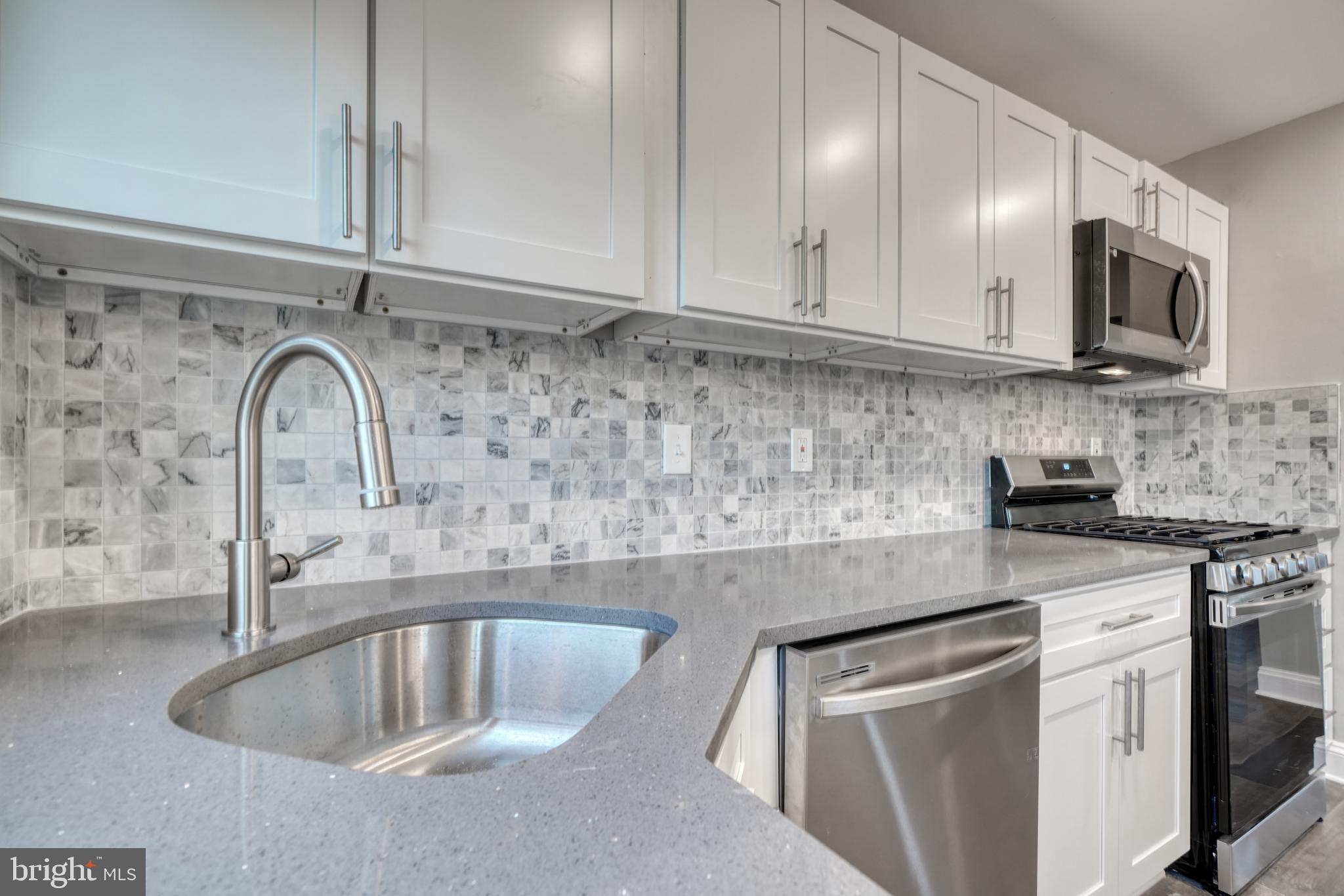 3901 Flowerton Road Baltimore, MD 21229 - Photo 6 of 33
