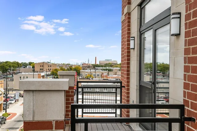 $2,795 | 7652 Madison Street, Unit 304, Forest Park, IL 60130