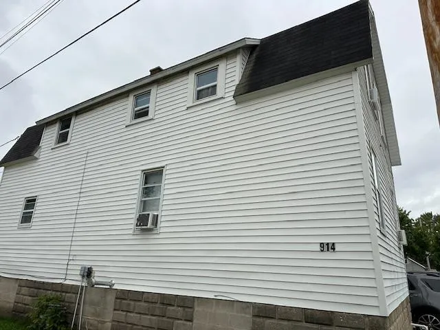 $189,900 | 914 North Van Buren Street, Green Bay, WI 54302