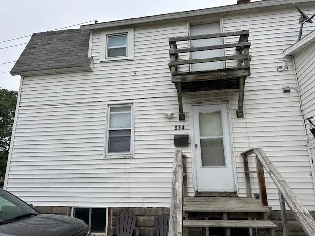 $189,900 | 914 North Van Buren Street, Green Bay, WI 54302