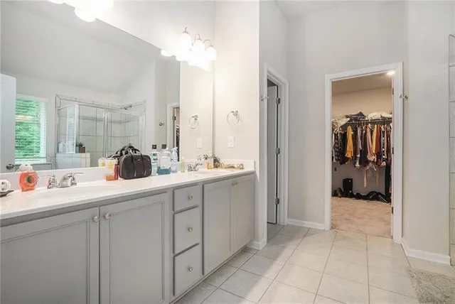 a en suite bathroom with double sink and a mirror