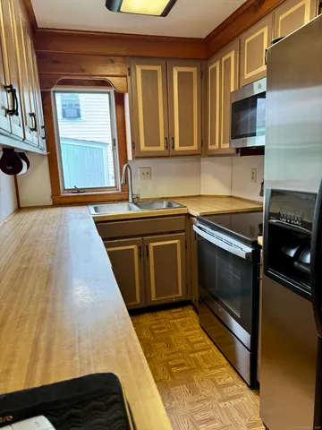 $1,300 | 30 North Chestnut Street, Wauregan, CT 06387