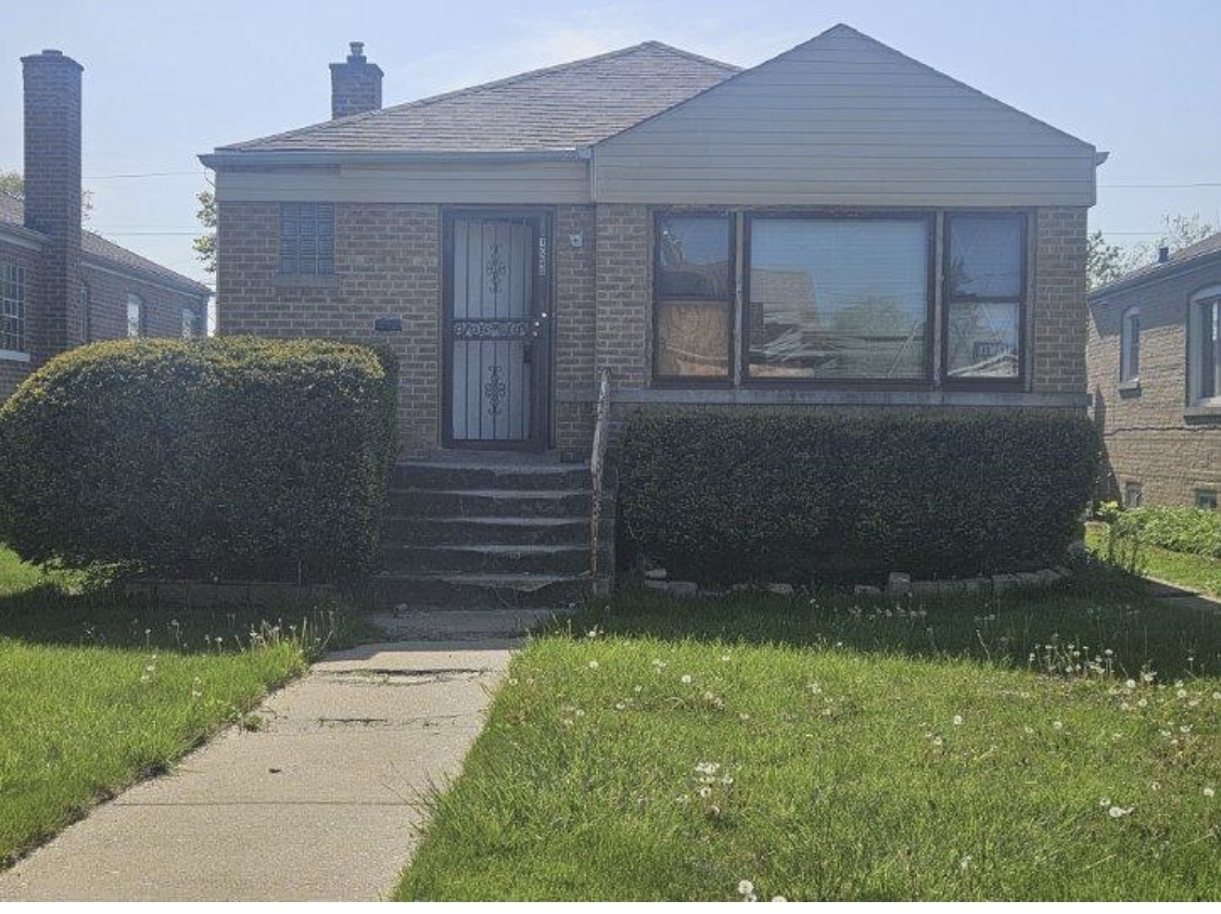 12240 South Loomis Street Chicago, IL 60643 - Photo 1 of 1 a front view of a house with a garden