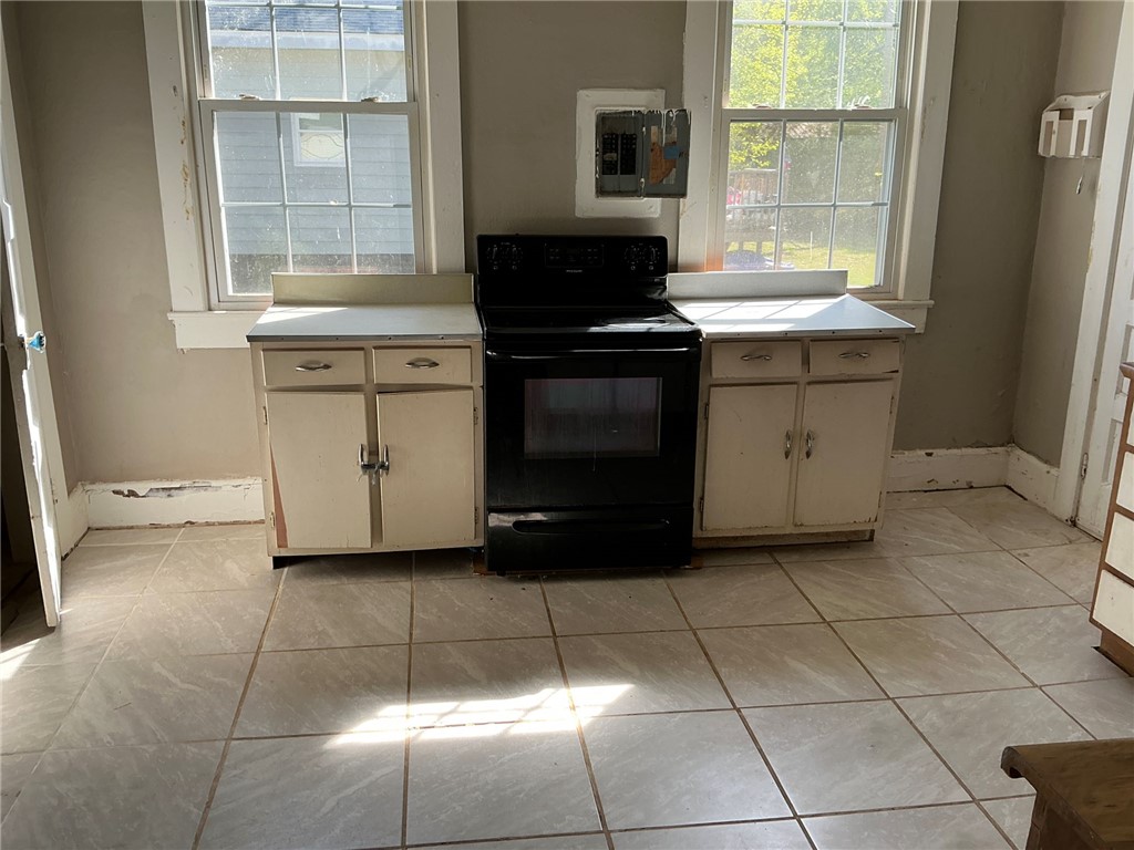 14 Ames Street Seneca, SC 29678 - Photo 15 of 16 This kitchen space offers an opportunity to customize and create a personalized culinary area.