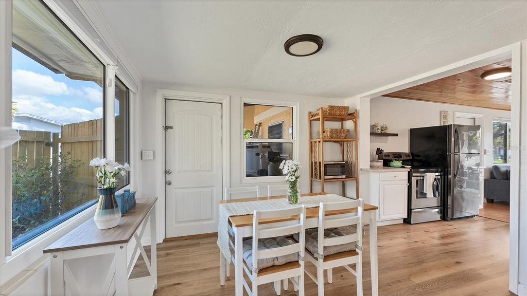 1264 Porpoise Road Venice, FL 34293 - Photo 12 of 40 Gallery Image 12