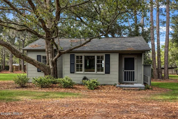 $1,900 | 120 Elliott Street, Beaufort, SC 29902
