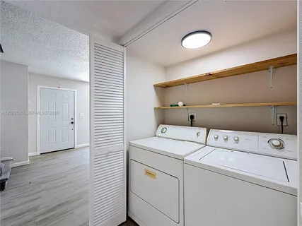 $300,000 | 3702 Southwest 60th Terrace, Unit 31, Davie, FL 33314