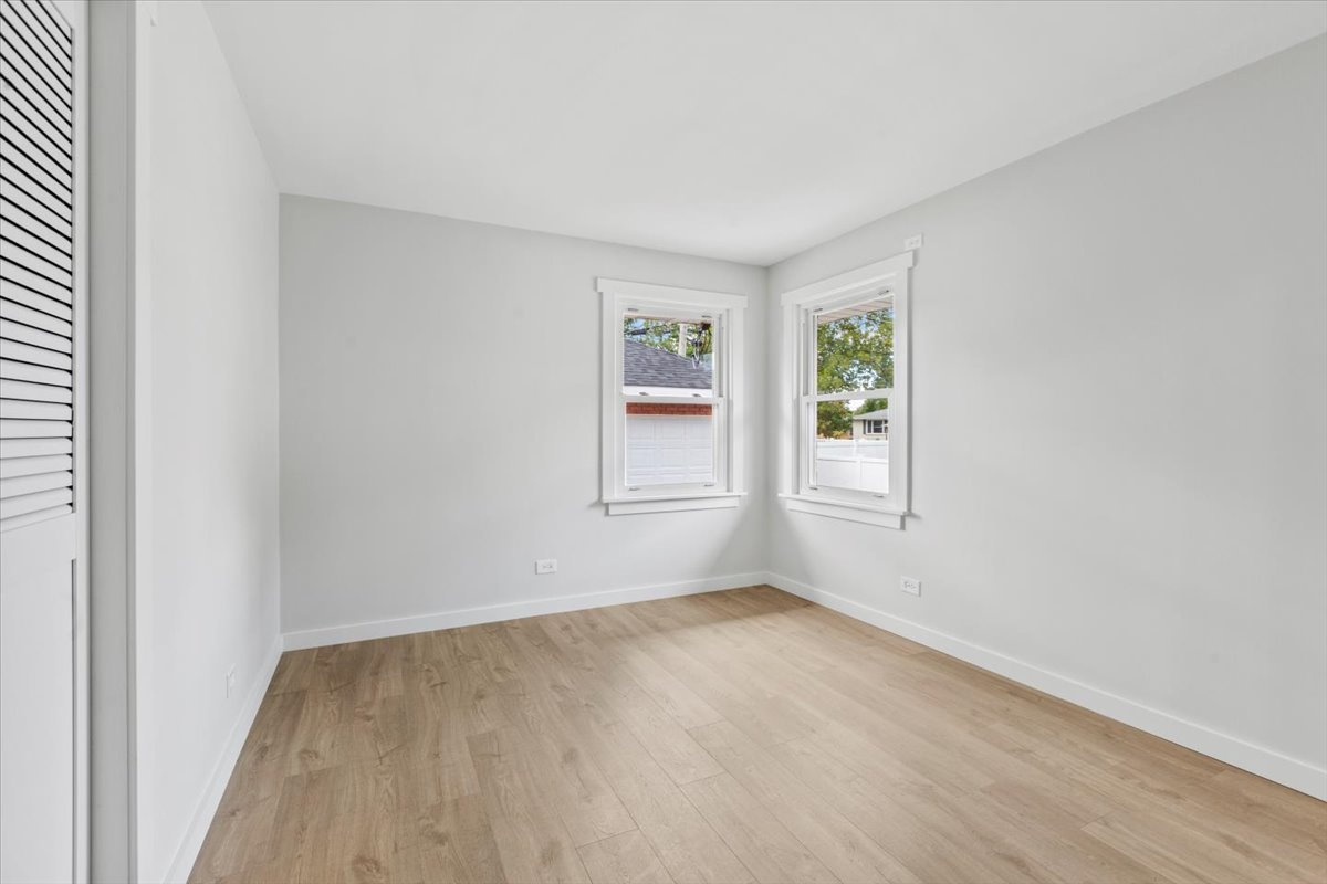 10206 South St Louis Avenue Evergreen Park, IL 60805 - Photo 18 of 33 a view of a room that has a window in it