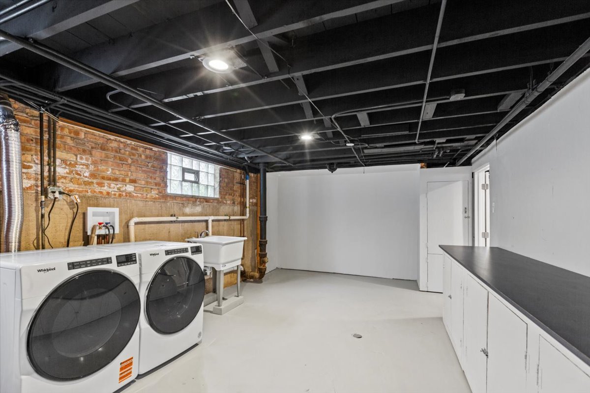 10206 South St Louis Avenue Evergreen Park, IL 60805 - Photo 31 of 33 a utility room with dryer and washer